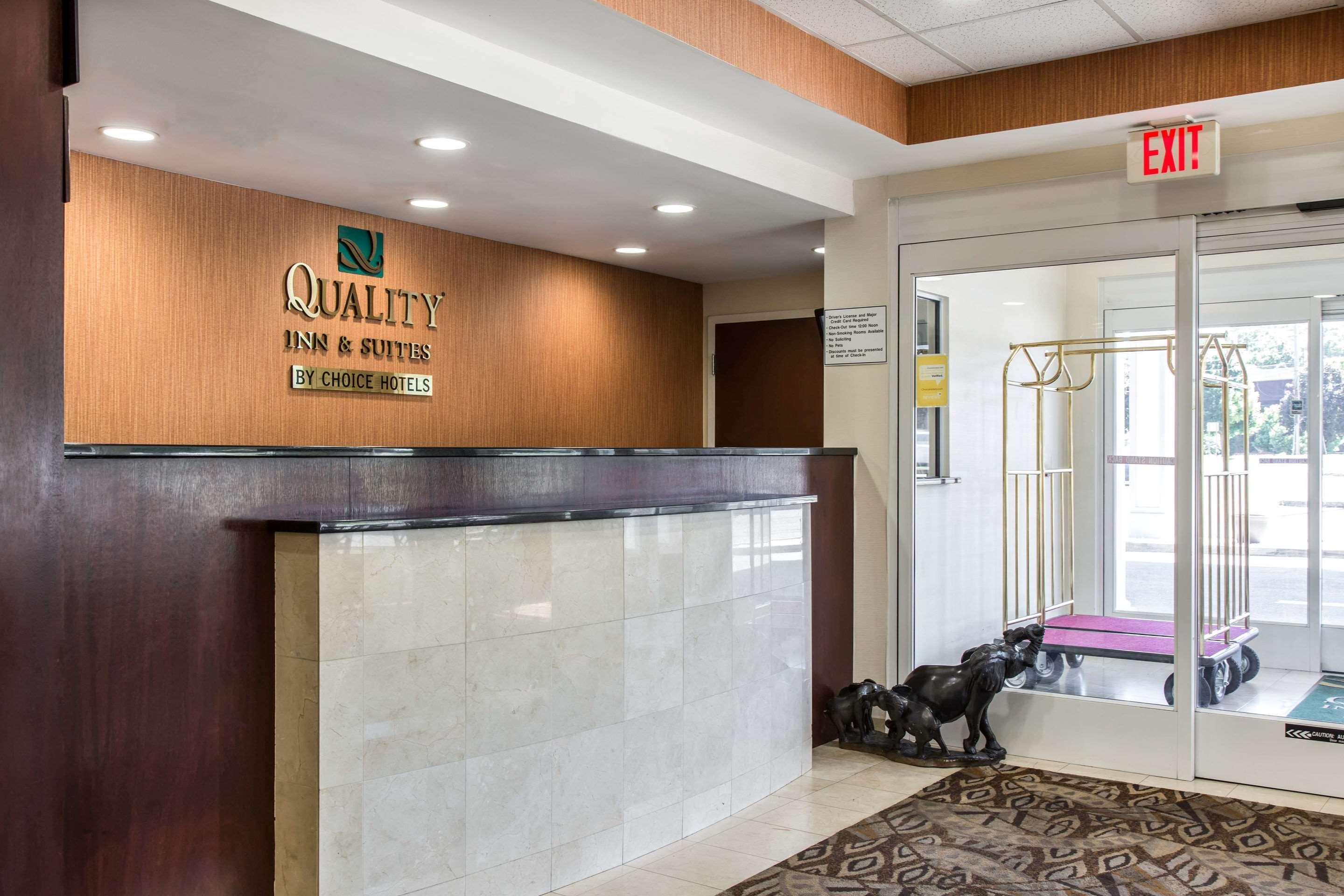 Quality Inn & Suites Danbury Near University Exteriér fotografie